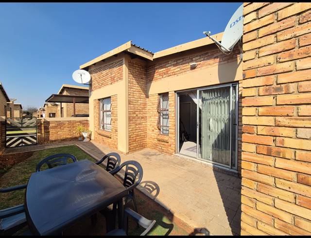 2 BEDROOM TOWNHOUSE FOR SALE IN STAALRUS